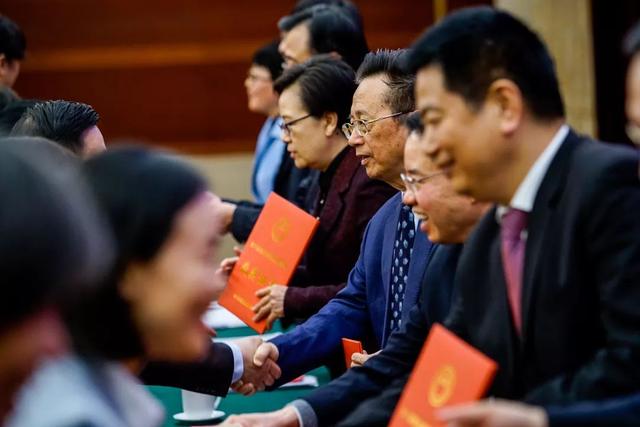 黃炎培職業(yè)教育獎揭曉，向獲獎?wù)咦ＹR！