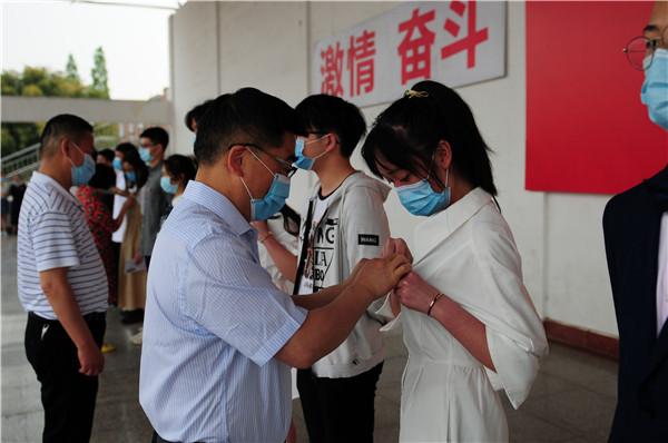 德外學(xué)子成人禮：今天起，我把責(zé)任扛在肩上