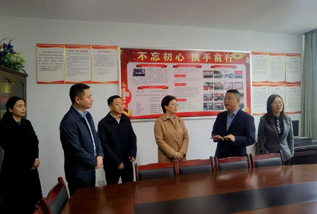 1650507194600348.jpg 朱莉一行調(diào)研民建羅江支部“會(huì)員之家”建設(shè).jpg