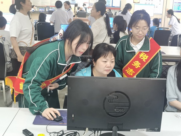 中江職中財經(jīng)商貿(mào)系學(xué)生參與稅務(wù)局稅收科普活動，助力稅法知識普及1.jpg